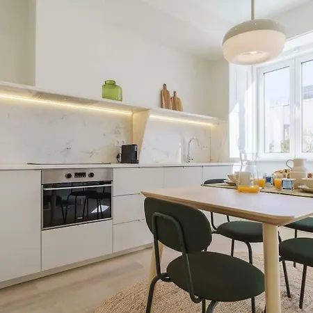 Modern & Bright Mercado 12 By Lisbeyond *