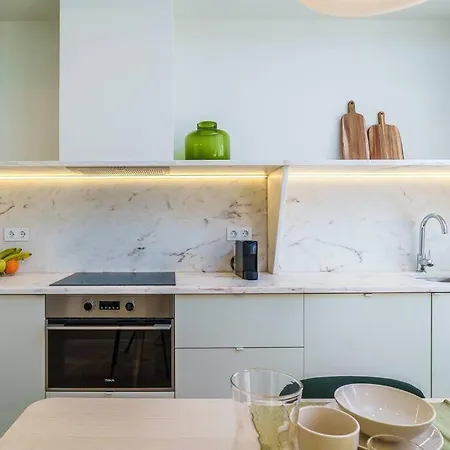 Modern & Bright Mercado 12 By Lisbeyond